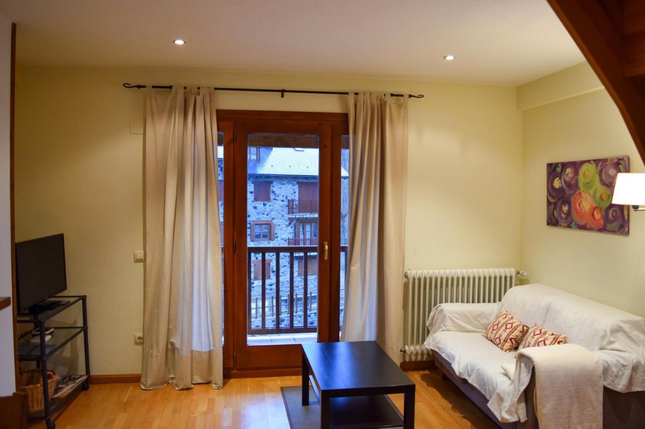 Duplex Con Vistas En Benasque Apartman Kültér fotó